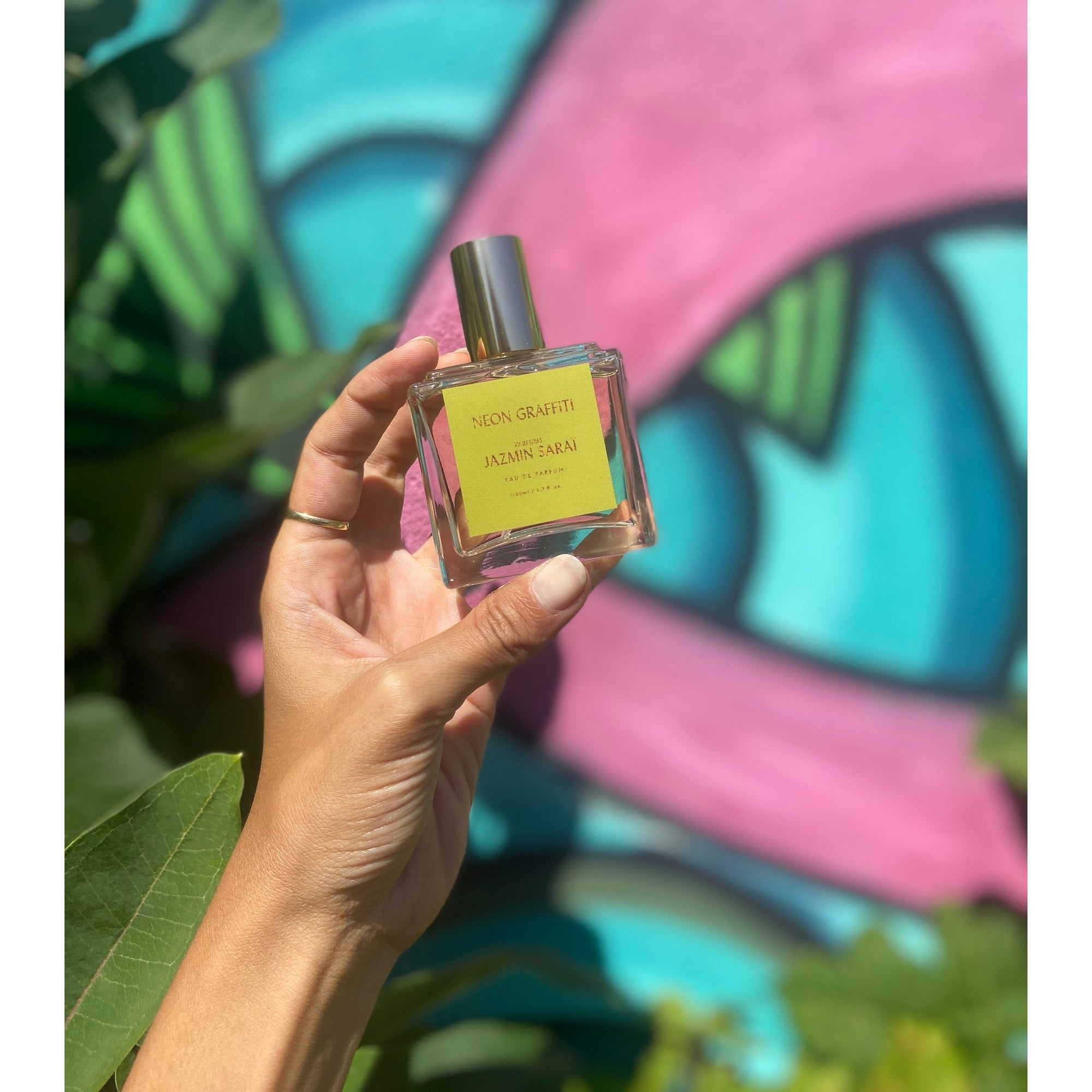 Neon Graffiti 50ml, creative, neon on wet cement.